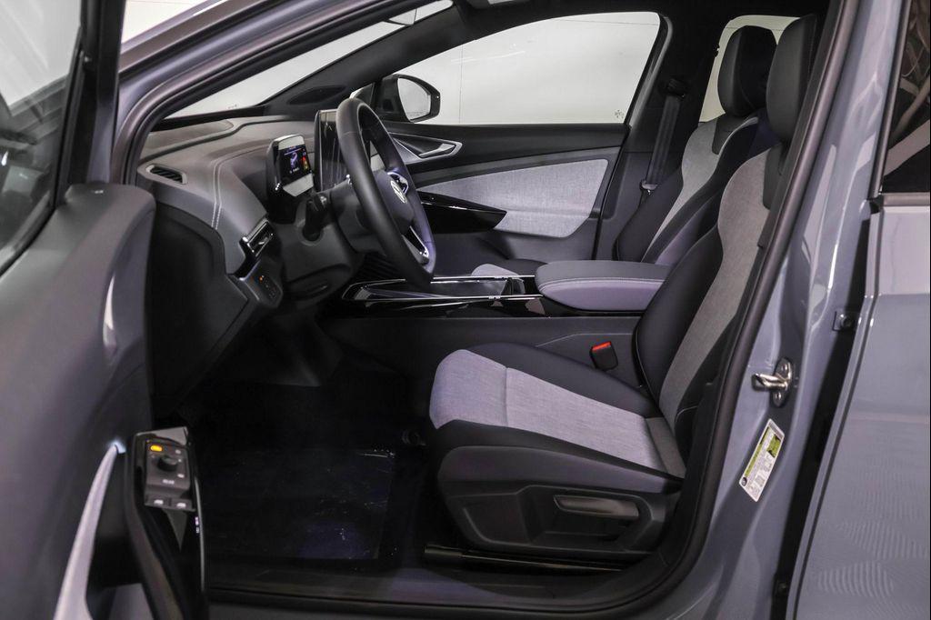new 2025 Volkswagen ID.4 car, priced at $44,655
