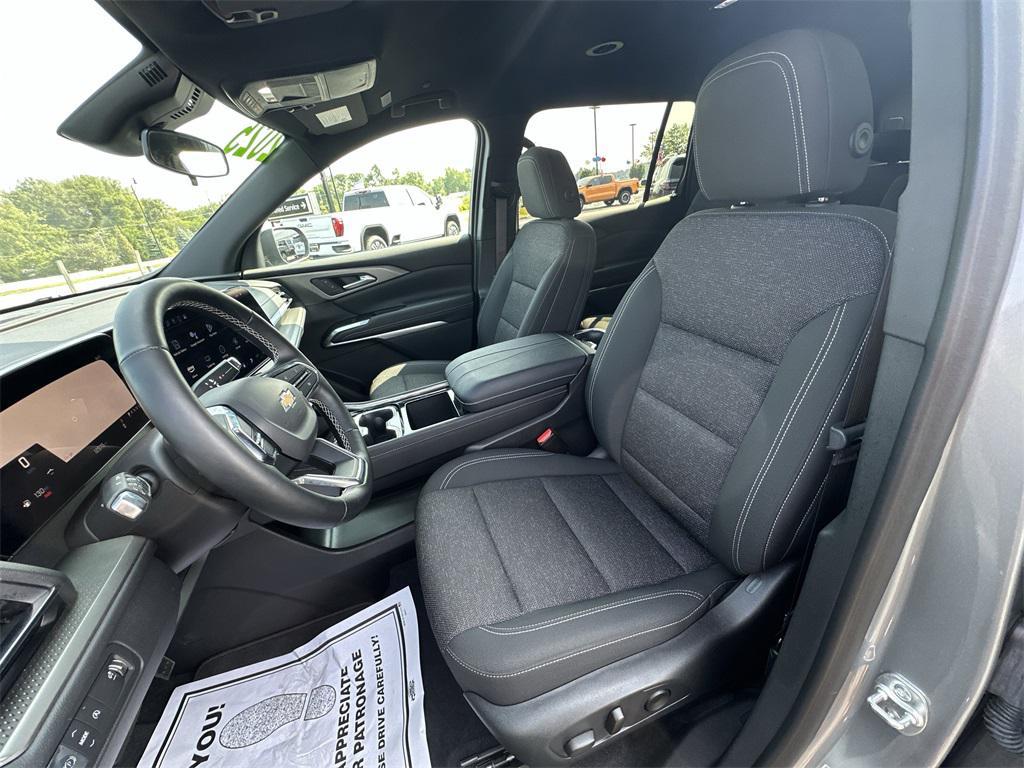used 2025 Chevrolet Traverse car, priced at $40,500