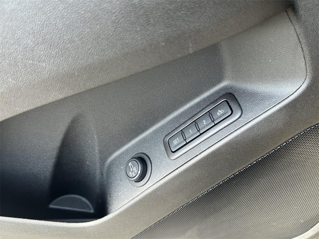 used 2022 Chevrolet Equinox car, priced at $22,400