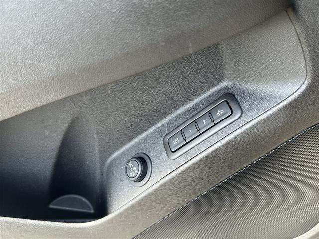 used 2022 Chevrolet Equinox car, priced at $25,555