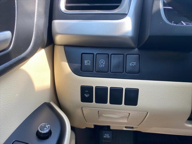 used 2017 Toyota Highlander car, priced at $26,560