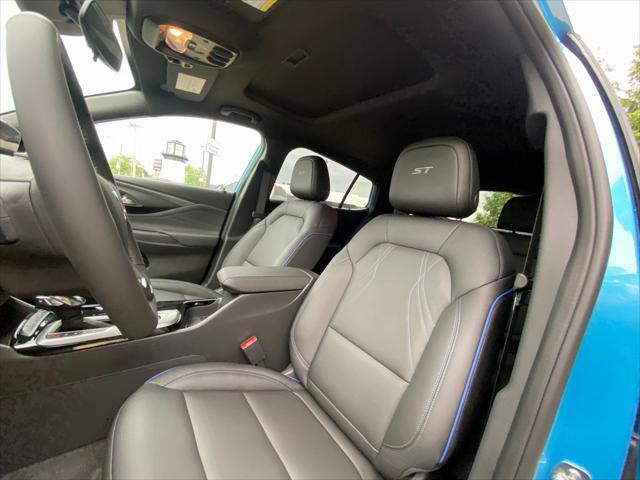 new 2025 Buick Envista car, priced at $27,880