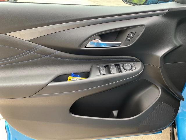 new 2025 Buick Envista car, priced at $27,880