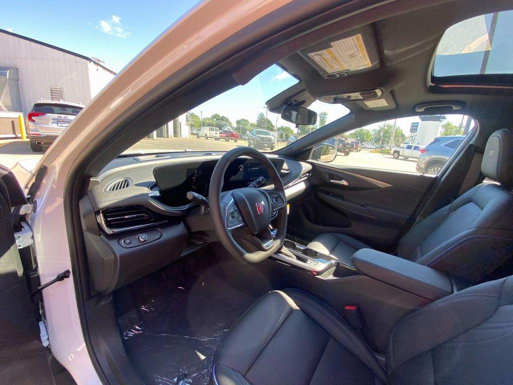 new 2025 Buick Envista car, priced at $25,385