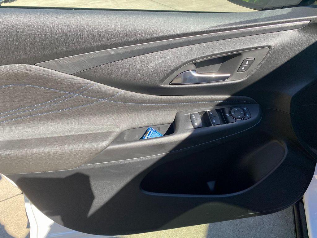 new 2025 Buick Envista car, priced at $25,385