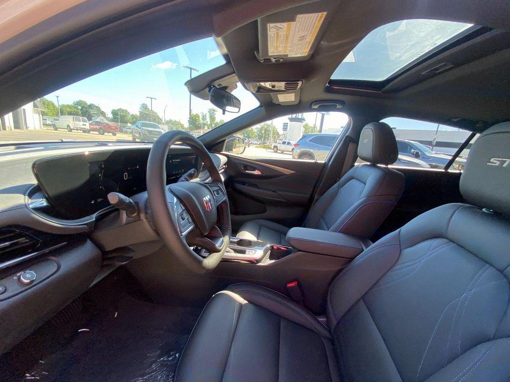 new 2025 Buick Envista car, priced at $25,385