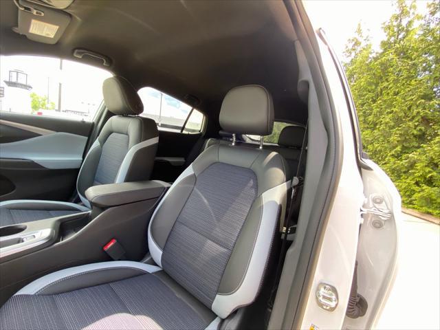 new 2025 Buick Envista car, priced at $25,090