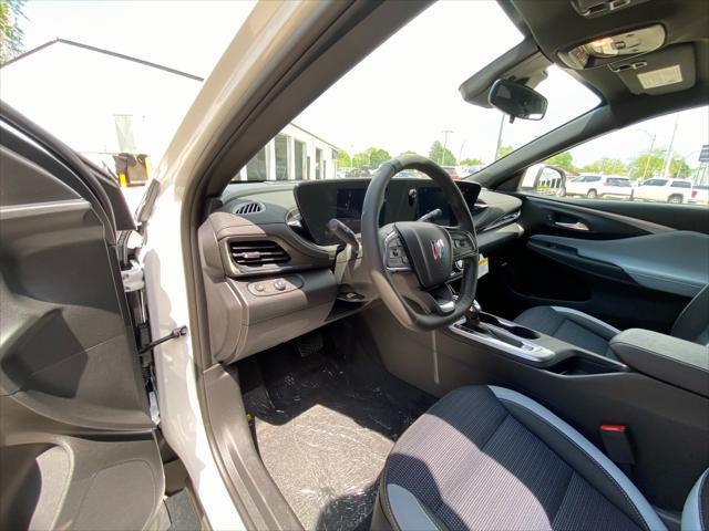 new 2025 Buick Envista car, priced at $25,090