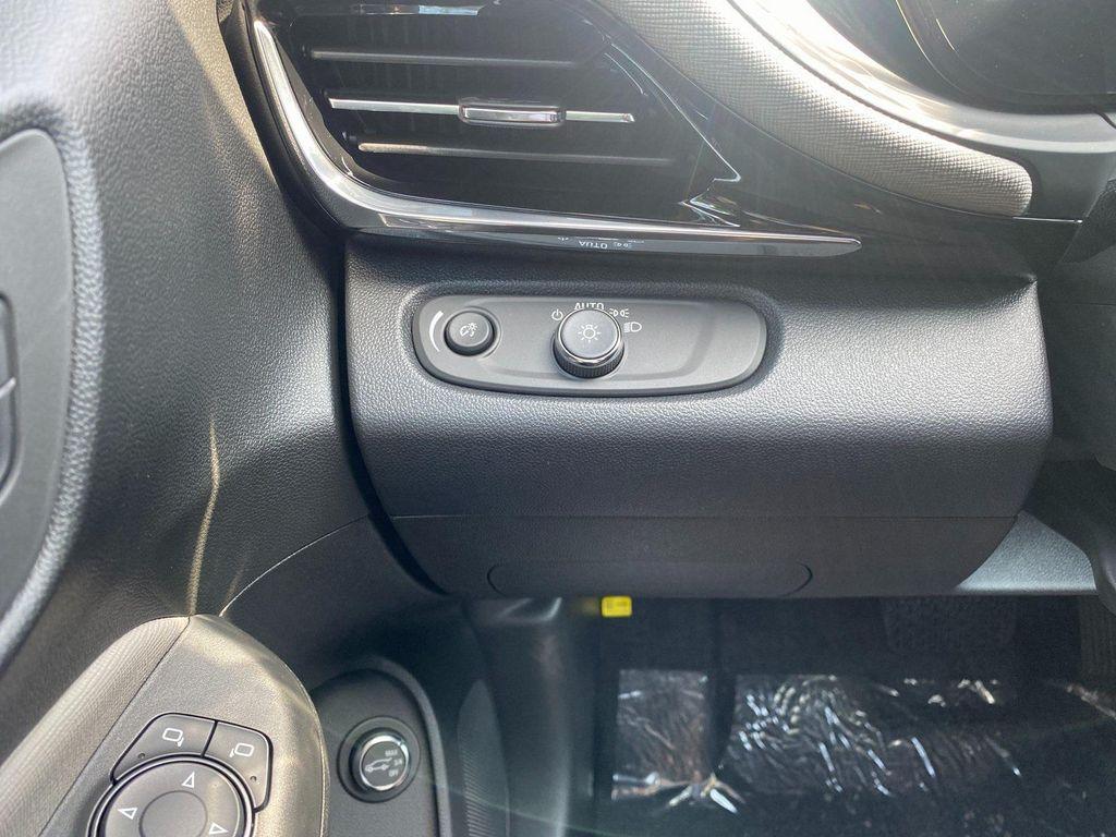 new 2025 Buick Envista car, priced at $28,085