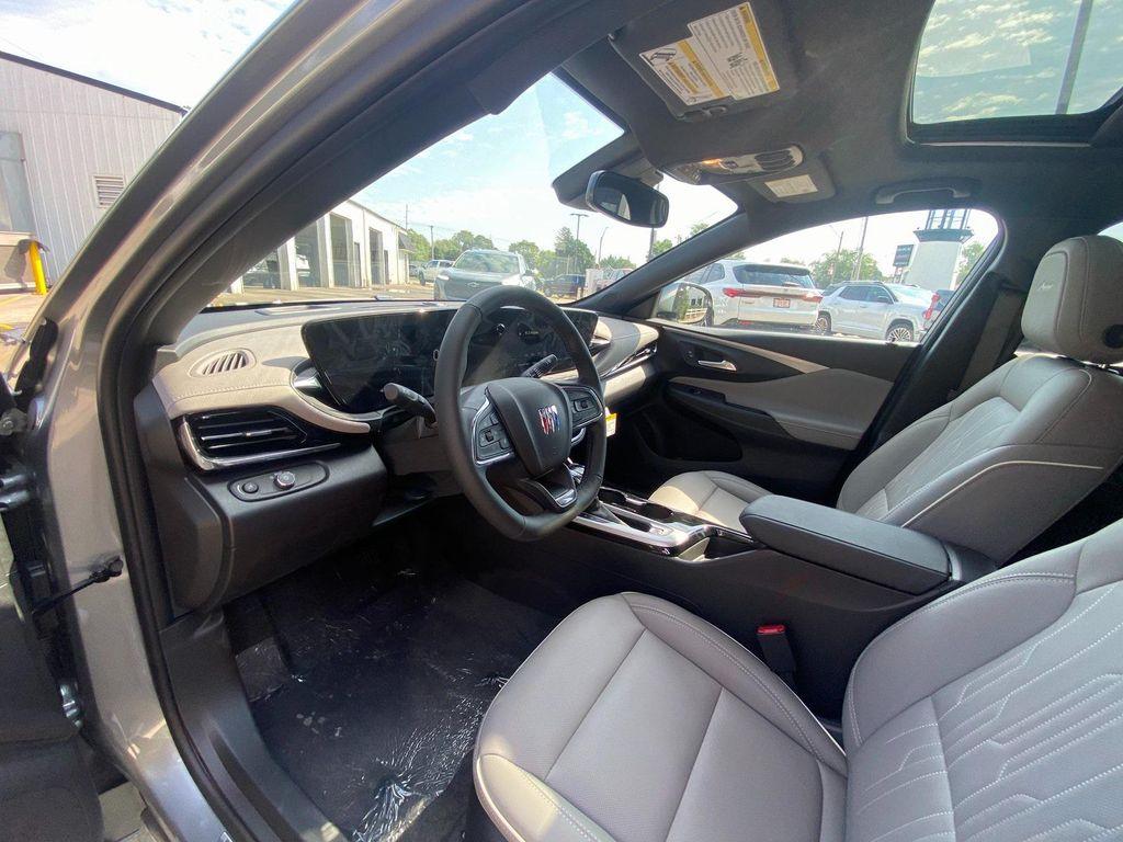 new 2025 Buick Envista car, priced at $28,085