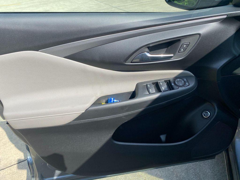 new 2025 Buick Envista car, priced at $28,085