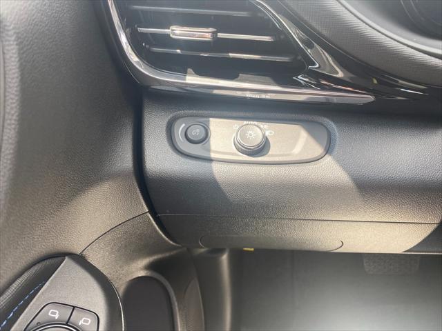 new 2025 Buick Envista car, priced at $25,590