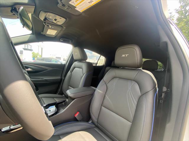 new 2025 Buick Envista car, priced at $25,590