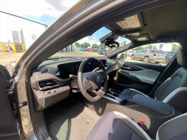 new 2025 Buick Envista car, priced at $24,685
