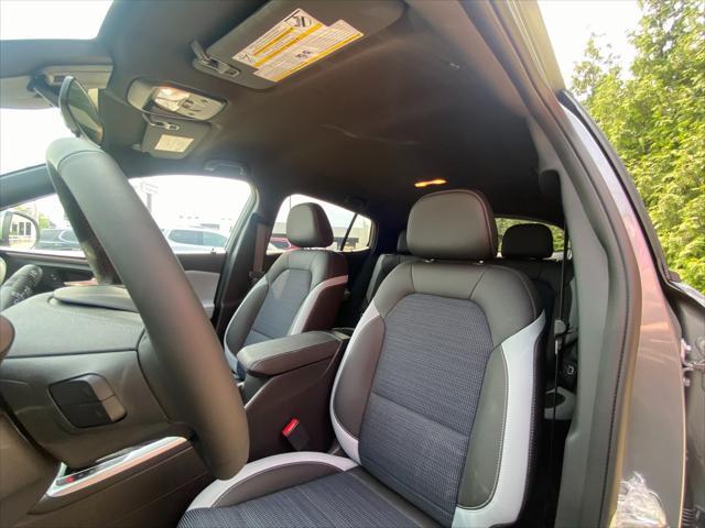new 2025 Buick Envista car, priced at $24,685
