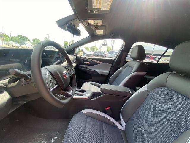 new 2025 Buick Envista car, priced at $24,685