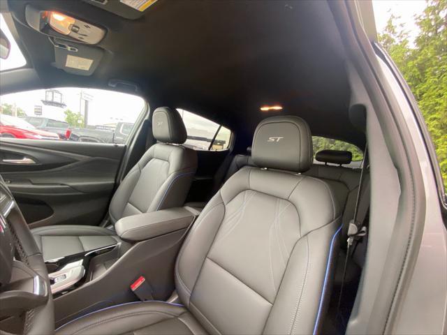 new 2025 Buick Envista car, priced at $26,085