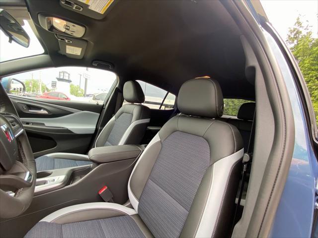 new 2025 Buick Envista car, priced at $25,685