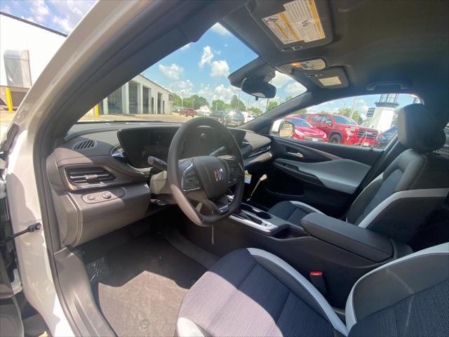 new 2025 Buick Envista car, priced at $24,190