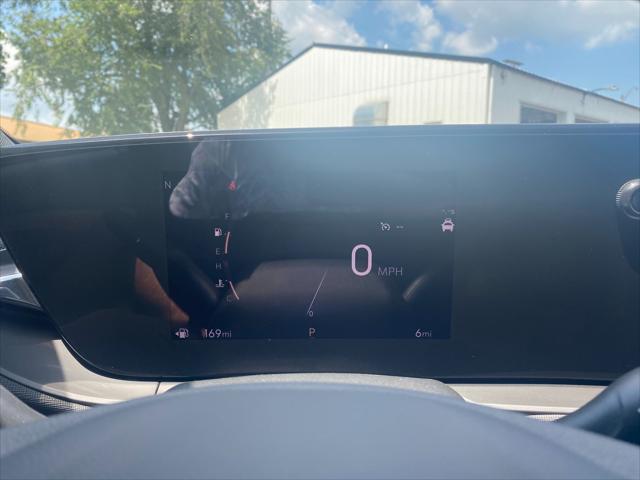 new 2025 Buick Envista car, priced at $24,190