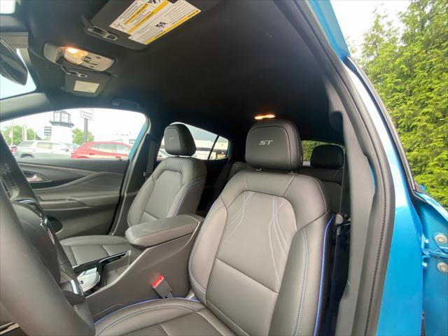 new 2025 Buick Envista car, priced at $26,680