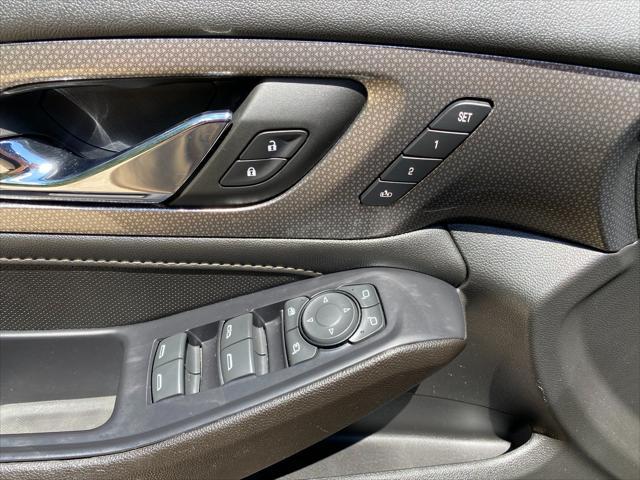 used 2022 Chevrolet Traverse car, priced at $27,400
