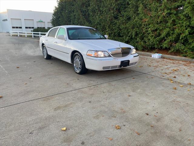 used 2010 Lincoln Town Car car, priced at $9,200