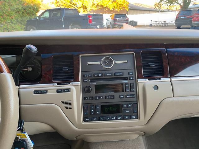 used 2010 Lincoln Town Car car, priced at $9,200