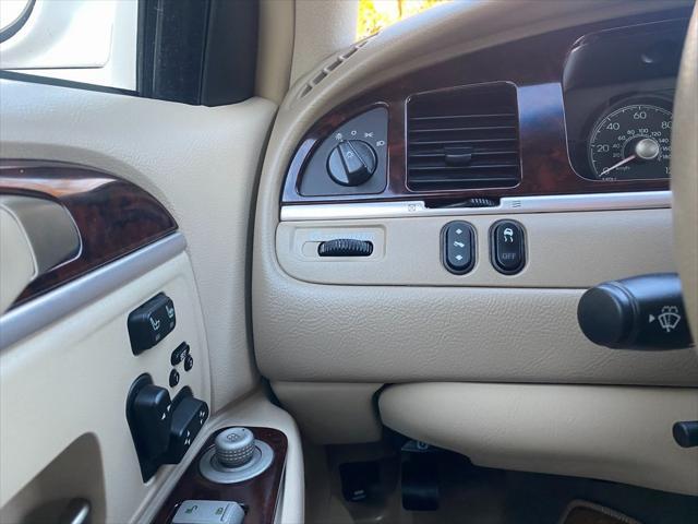 used 2010 Lincoln Town Car car, priced at $9,200