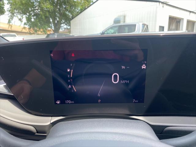 new 2025 Buick Envista car, priced at $24,685