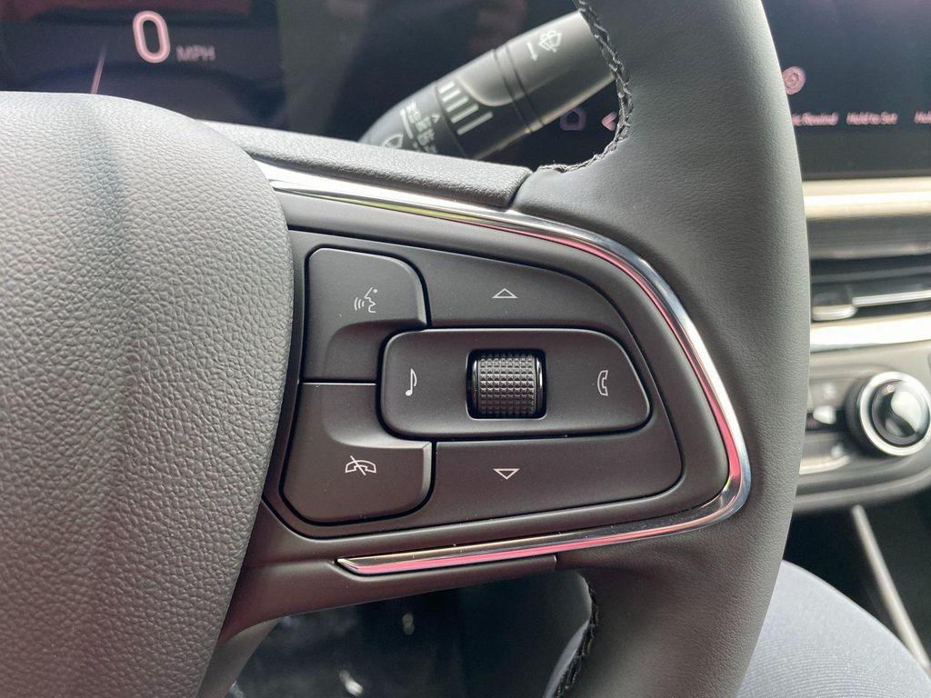 new 2025 Buick Envista car, priced at $24,685