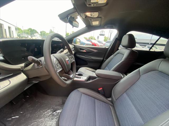 new 2025 Buick Envista car, priced at $24,685