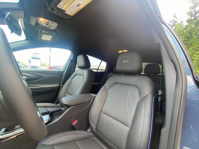 new 2025 Buick Envista car, priced at $26,680