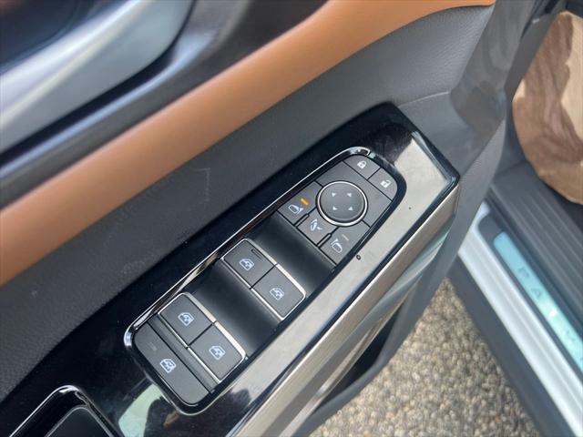 new 2025 Nissan Pathfinder car, priced at $48,752