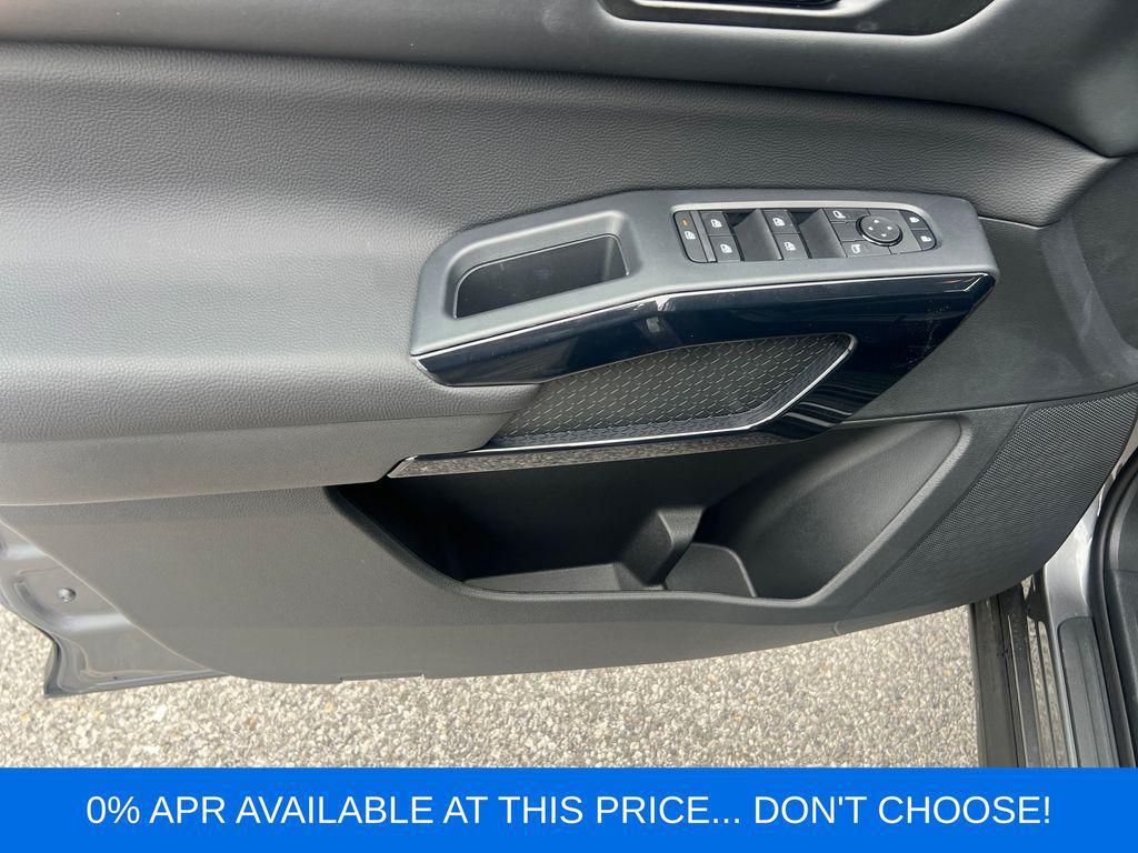 new 2025 Nissan Pathfinder car, priced at $36,904