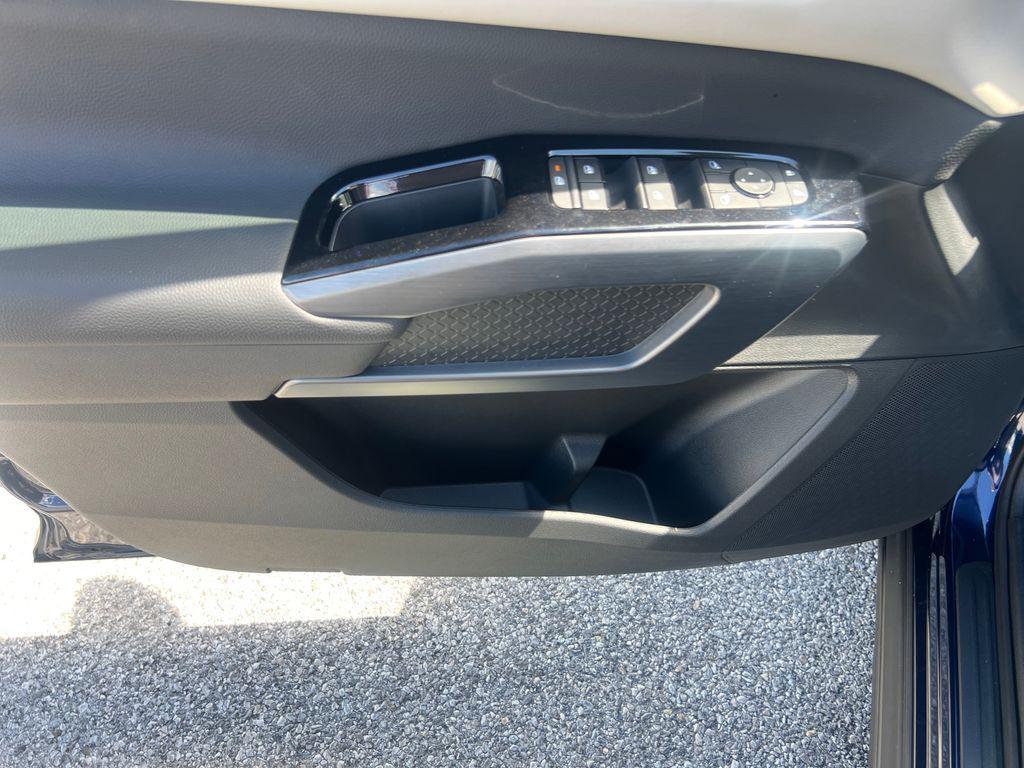new 2025 Nissan Pathfinder car, priced at $45,944