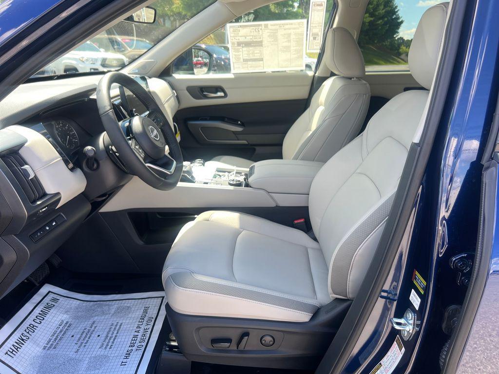 new 2025 Nissan Pathfinder car, priced at $45,944