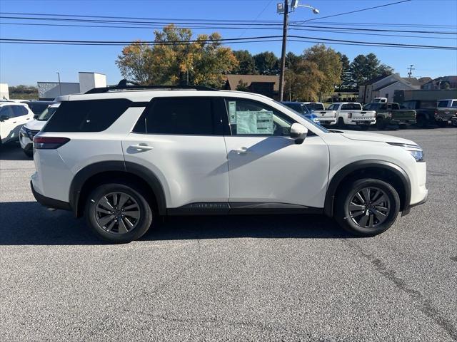 new 2024 Nissan Pathfinder car, priced at $40,975