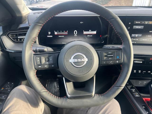 new 2025 Nissan Kicks car, priced at $30,287