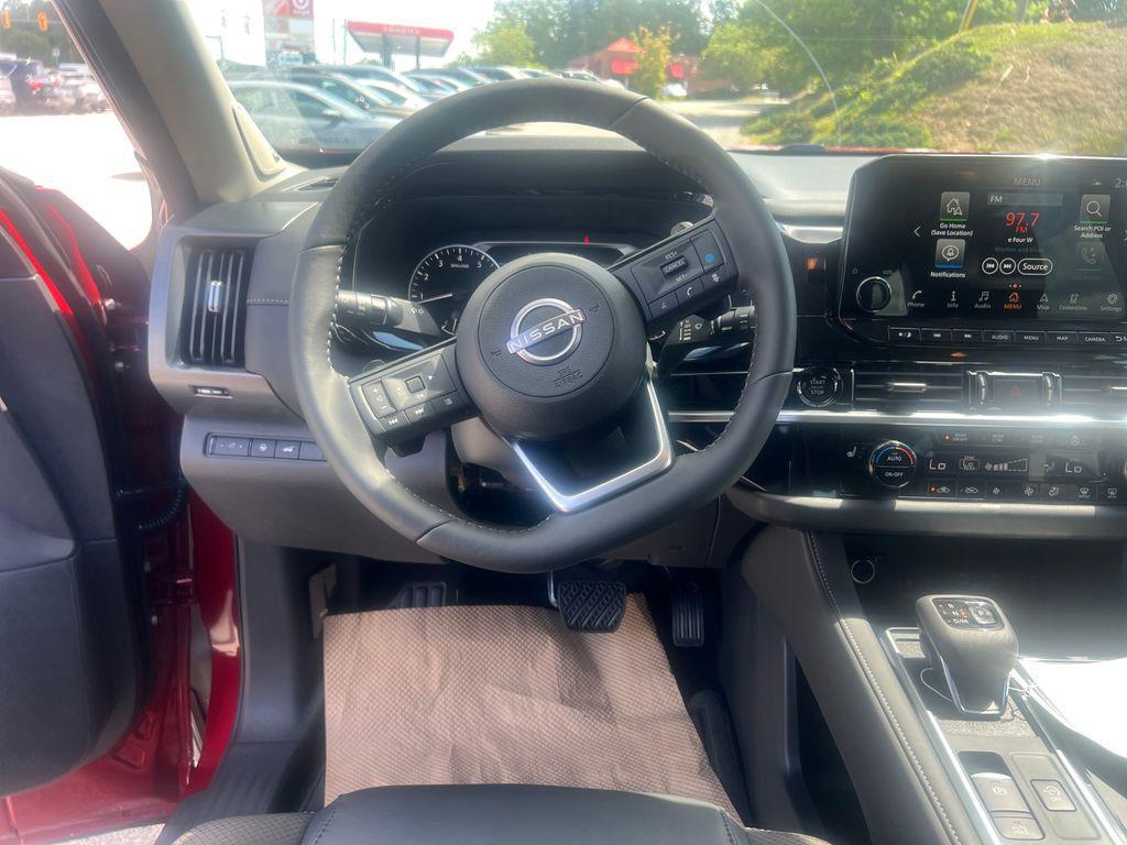 new 2025 Nissan Pathfinder car, priced at $40,656