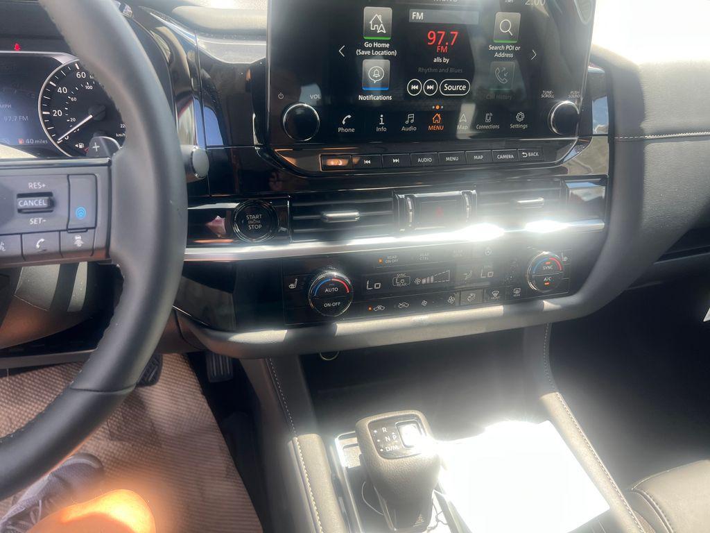new 2025 Nissan Pathfinder car, priced at $40,656