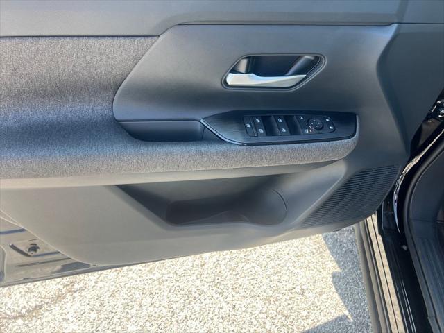 new 2025 Nissan Kicks car, priced at $25,517