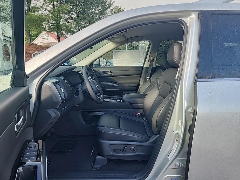 new 2024 Nissan Pathfinder car, priced at $43,164