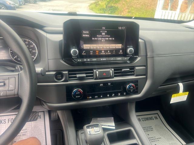 new 2025 Nissan Pathfinder car, priced at $36,983