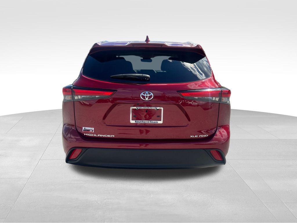 used 2022 Toyota Highlander car, priced at $36,987