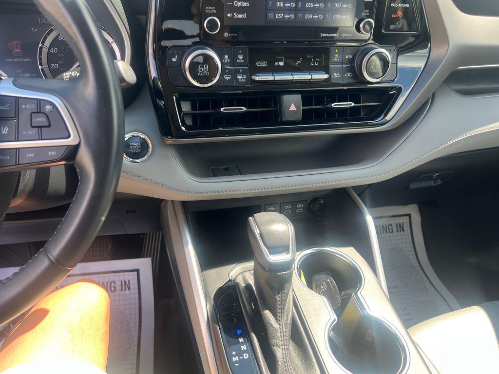 used 2022 Toyota Highlander car, priced at $36,987