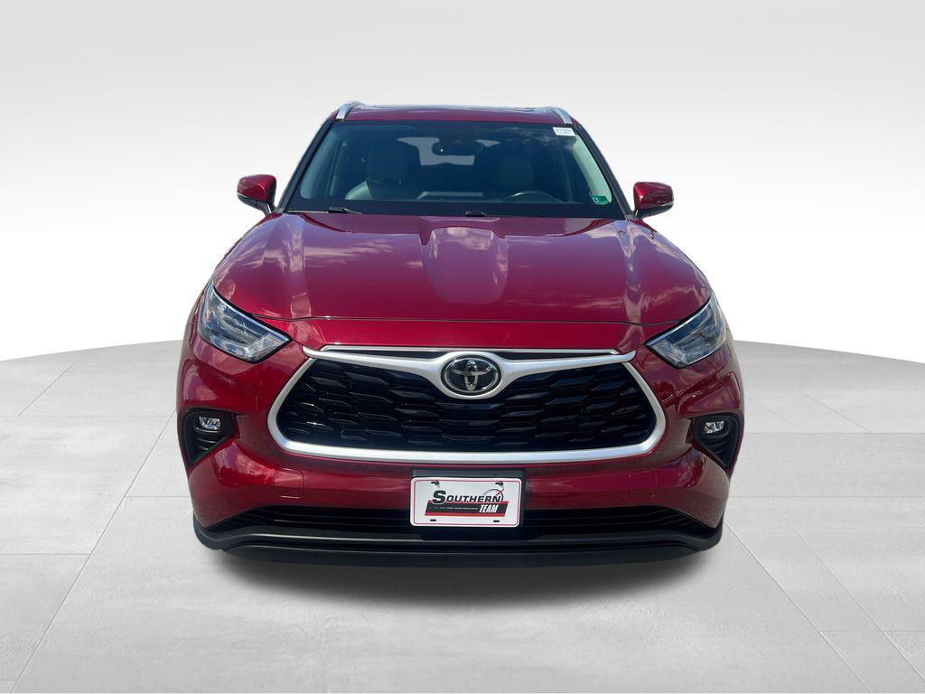 used 2022 Toyota Highlander car, priced at $36,987