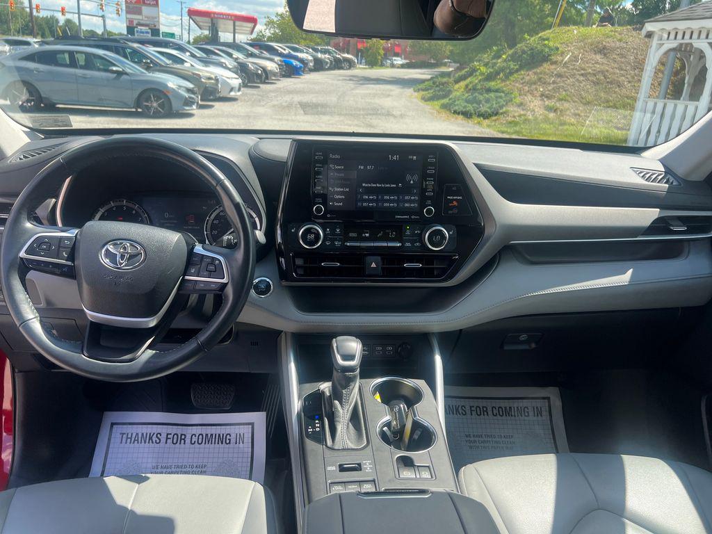 used 2022 Toyota Highlander car, priced at $36,987