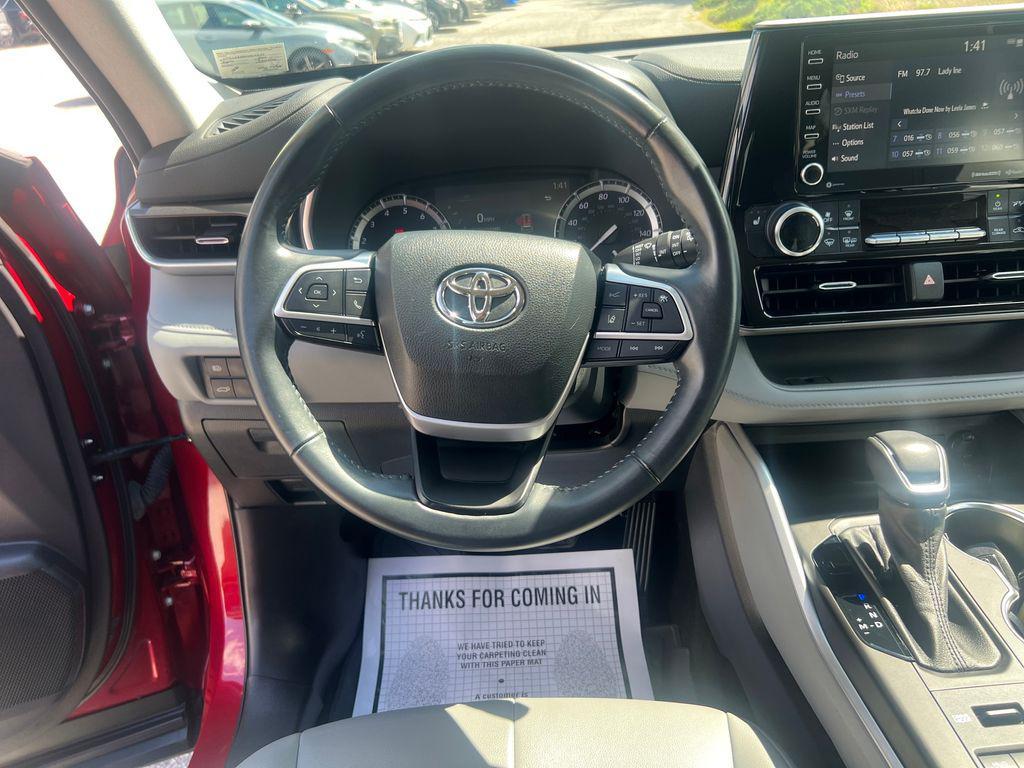 used 2022 Toyota Highlander car, priced at $36,987