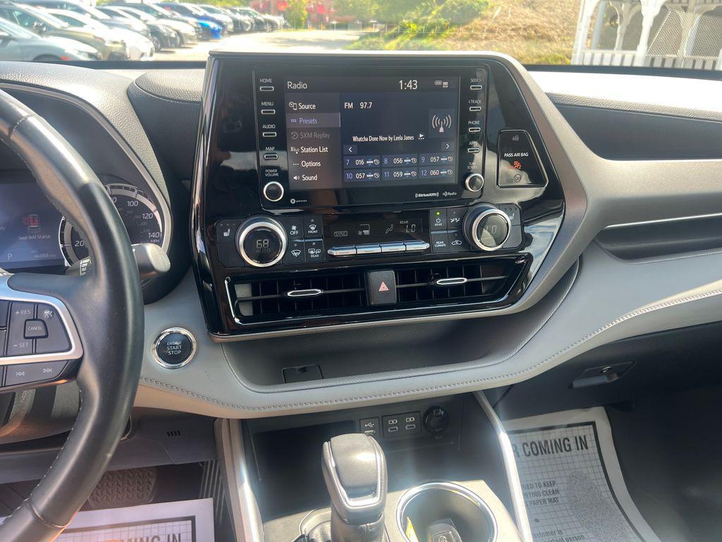 used 2022 Toyota Highlander car, priced at $36,987